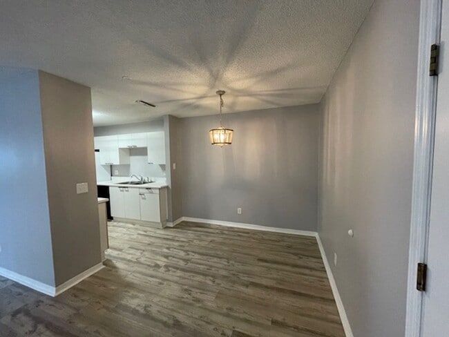 Building Photo - 2Bed/2Bath in the heart of Daytona Beach w/tons of amenities included in rent!