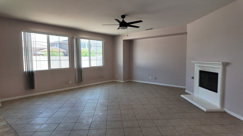 Building Photo - 5769 Paddington Dr