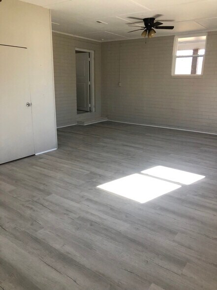 Building Photo - 742 Fairfield Rd