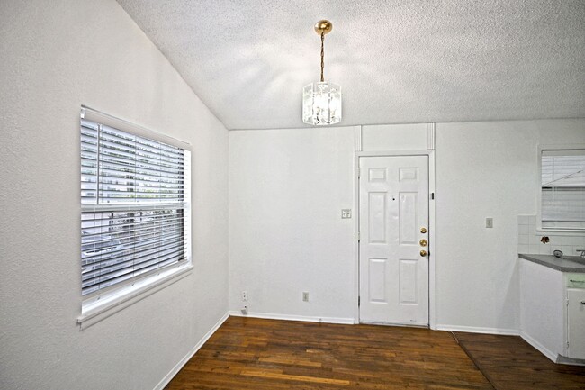 Building Photo - 633 S Academy Ave