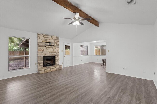 Building Photo - 701 Riverwood Dr