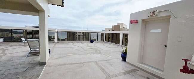 Building Photo - Large One Bedroom Unit- The Villa on Eaton Square #2412