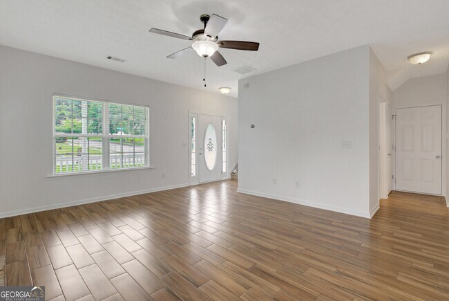 Building Photo - 77 Crescent St