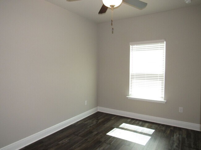 Building Photo - Close to Navy Federal complex, shopping & ...