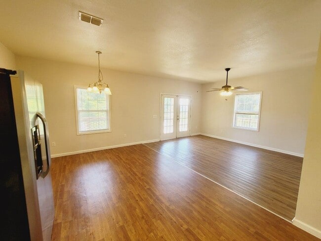 Building Photo - 2770 Weaver Dr