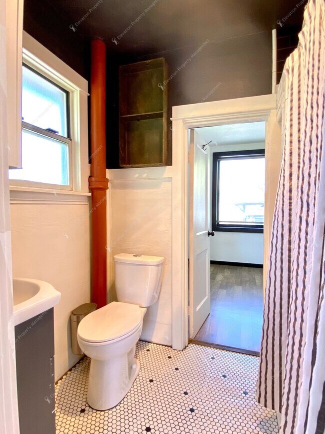 Building Photo - Unfurnished - Charming 3-Bedroom Home in D...