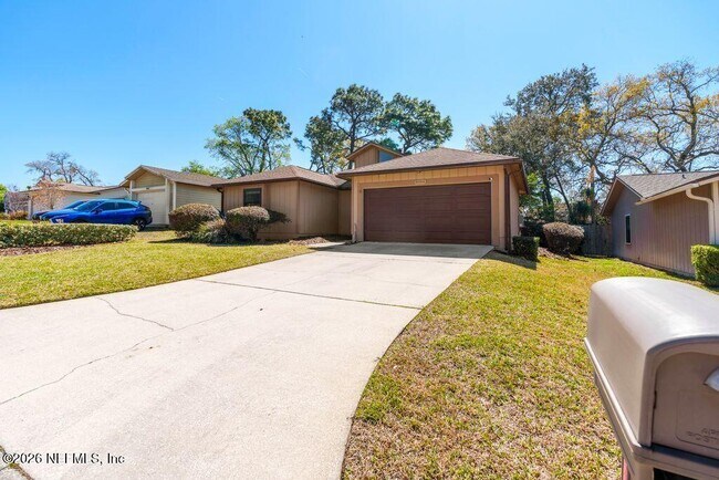 Building Photo - 8066 Le Havre Dr N