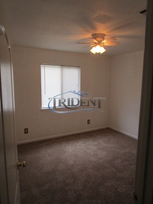 Building Photo - Beautiful Yuba City home on a large lot