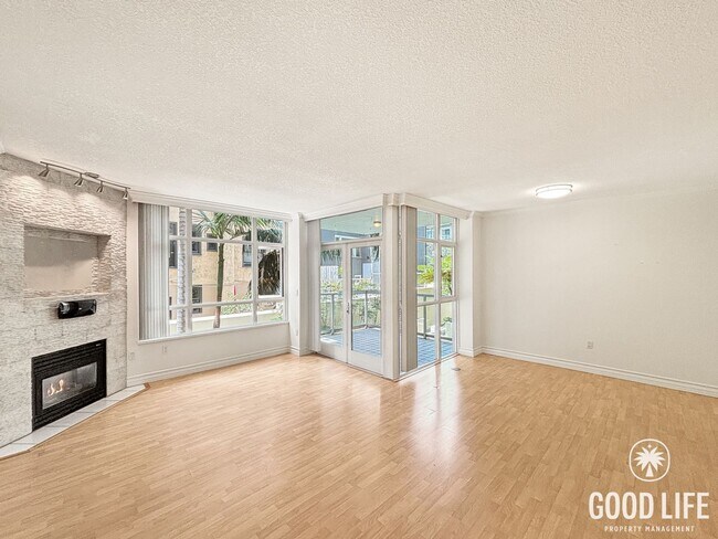 Building Photo - STUNNING 2 BED/2 BATH CONDO AVAILABLE IN THE DISCOVERY BUILDING IN CORTEZ HILL!