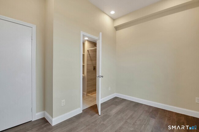 Building Photo - 120 E Main St