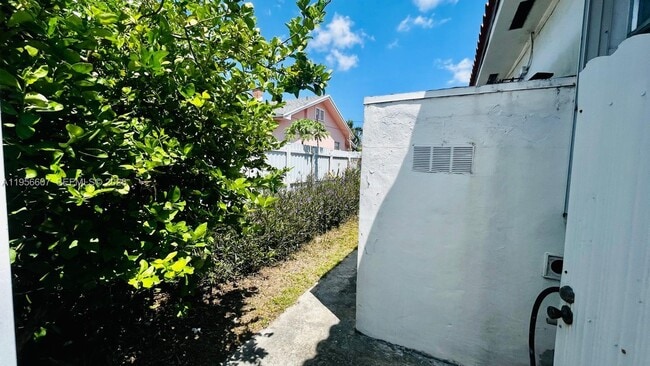 Building Photo - 3667 NW 5th St