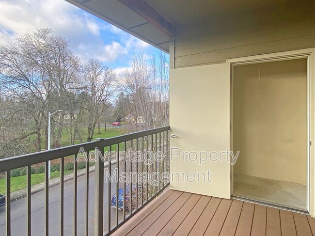 Building Photo - 537 Catron St N