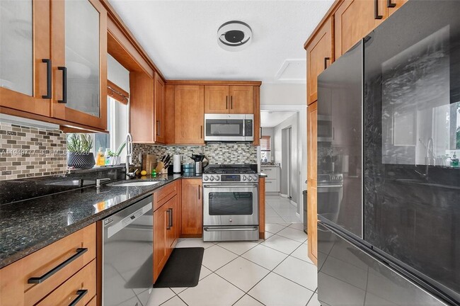 Building Photo - 6640 Douglas St