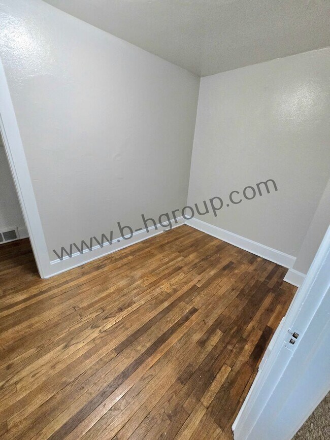 Building Photo - 1827 53rd St