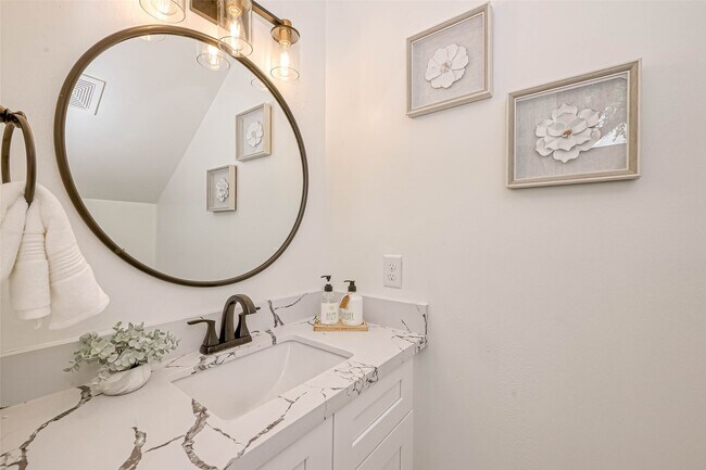 Building Photo - 5613 St Paul St