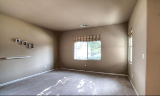 Building Photo - West Bakersfield Home For Rent