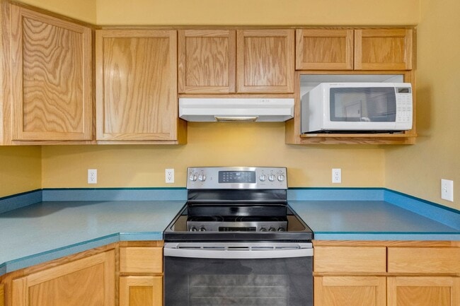 Building Photo - Single Family Home in LOLO, 4 bed / 3 bath...