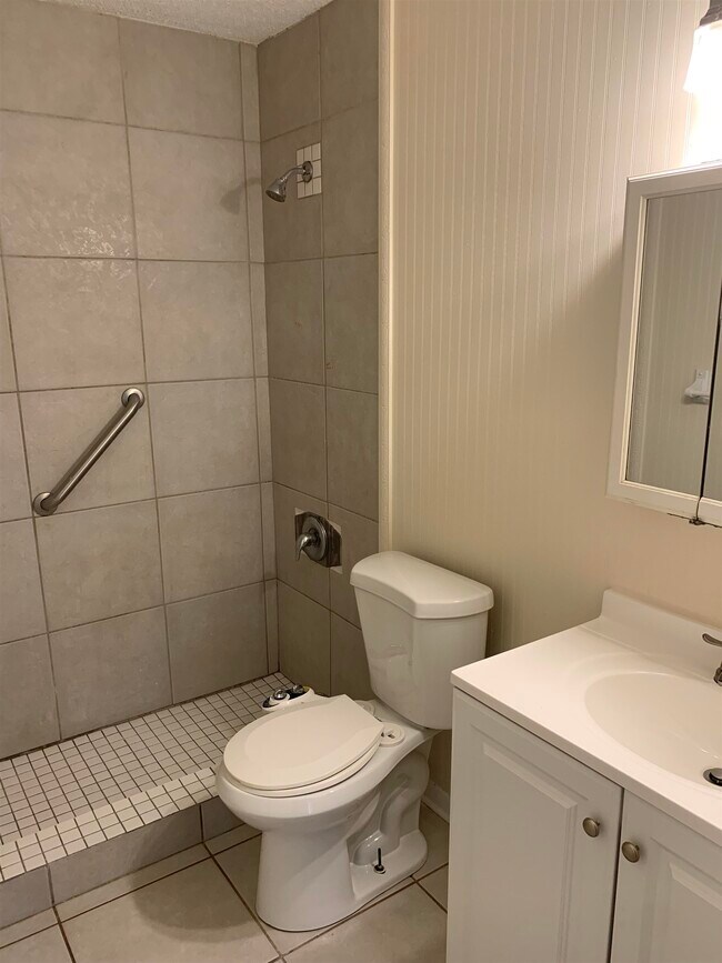 Building Photo - 200 Sevilla St