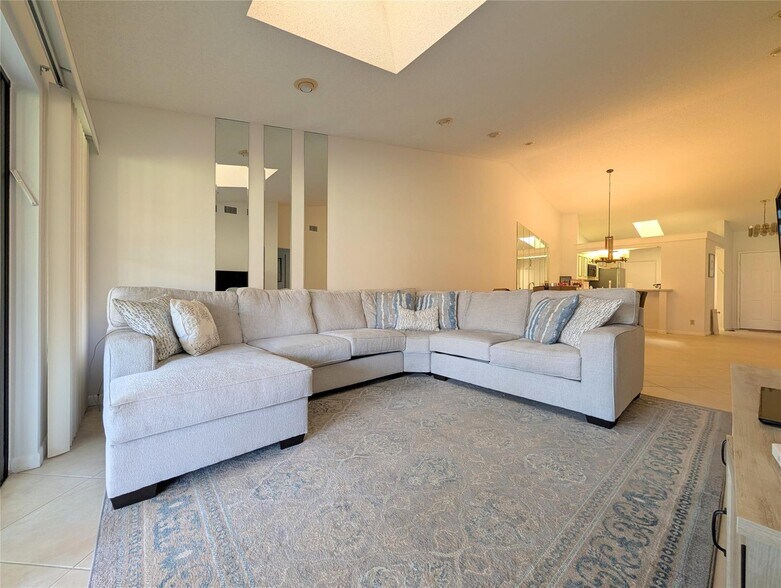 Building Photo - 5895 Autumn Lake Ln