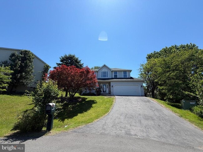 Building Photo - 407 Tamarack Cir