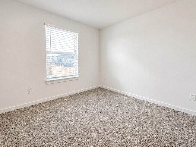 Building Photo - 28130 Meadowlark Sky Dr