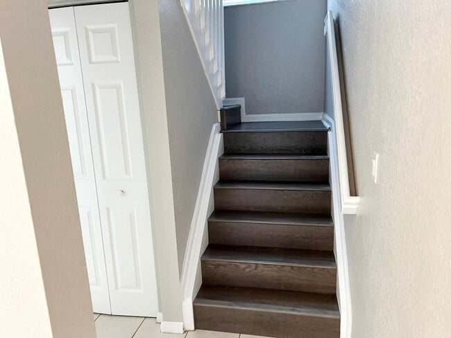 Building Photo - 4926 Ave