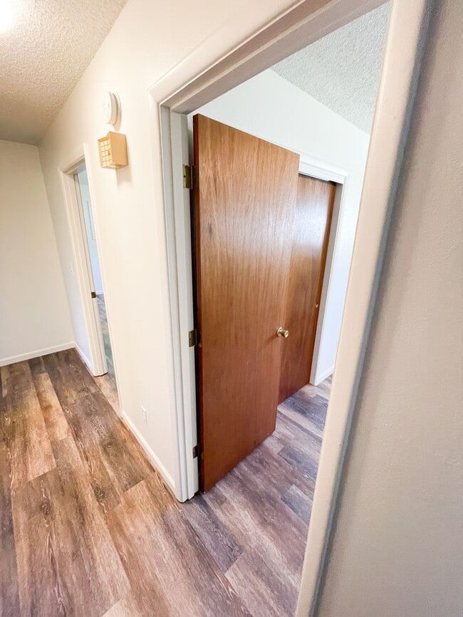 Building Photo - 3 Bedroom, 2 Bath