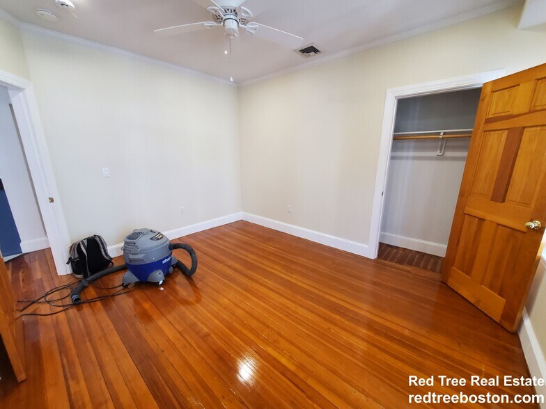 Building Photo - 202 Hyde Park Ave