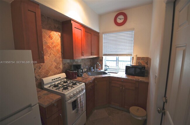 Building Photo - 601 7th St