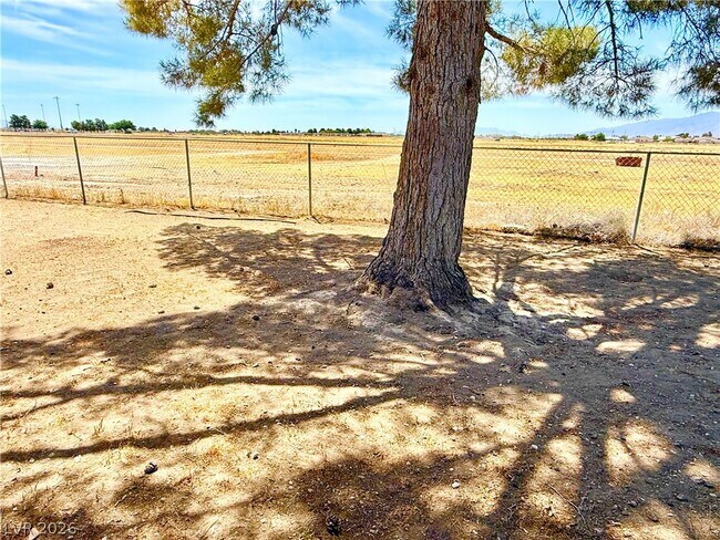 Building Photo - 3810 E Mount Charleston Dr