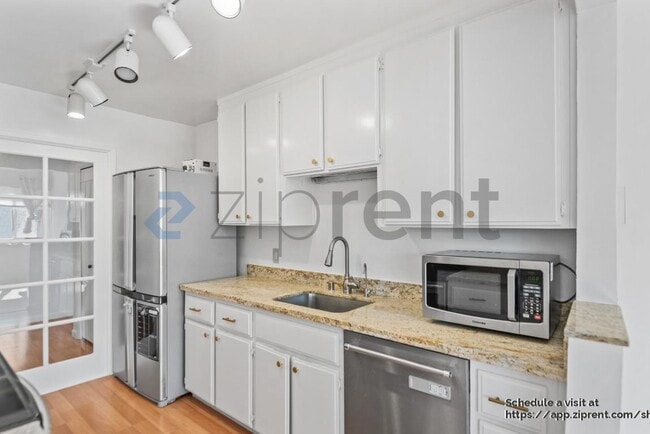 Building Photo - 426 Barnegat Ln