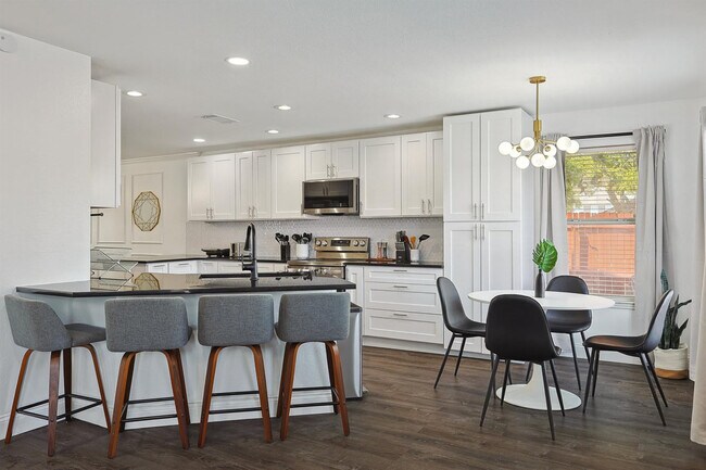 Building Photo - 967 Grand Central Pkwy