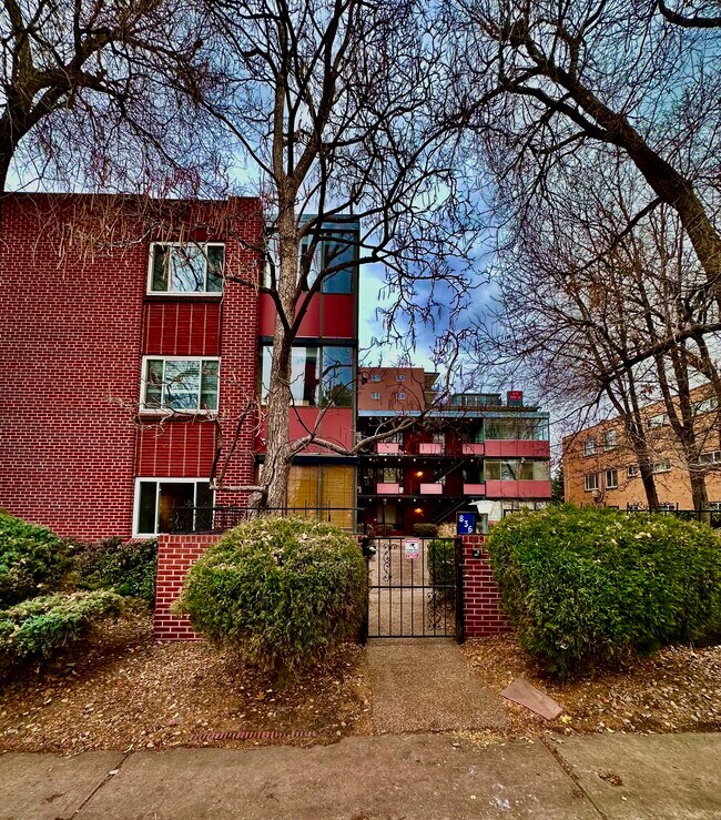 Building Photo - 836 Dexter St