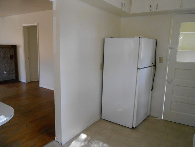 Building Photo - VIDEOTOUR: Want To Live Near Downtown Bend? Adorable Cottage Available Soon! PETS WELCOME