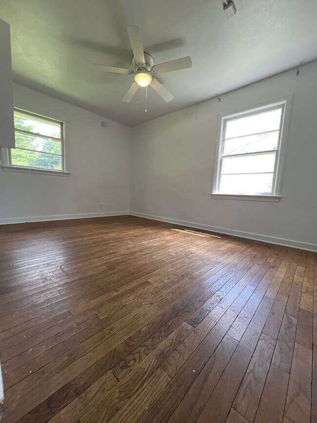 Building Photo - 4 Bedroom Available August 2026;  Monthly ...