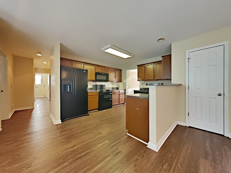 Building Photo - 3201 Gaslight Ln