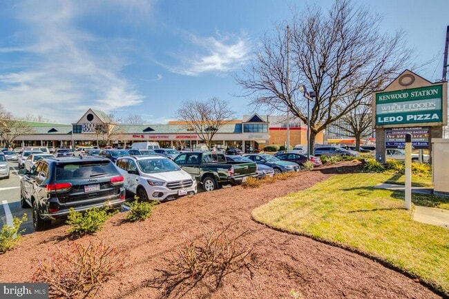 Building Photo - 5101 River Rd