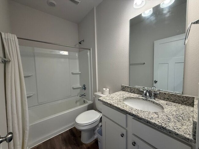 Building Photo - Pensacola - Kaheeley Ridge - 4 bedroom, 3 bathroom - lawn care included