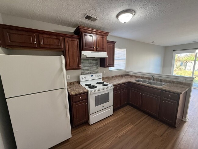 Building Photo - Updated home in Highview