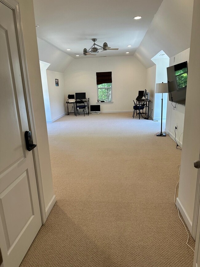 Building Photo - 10110 Paxton Run Rd