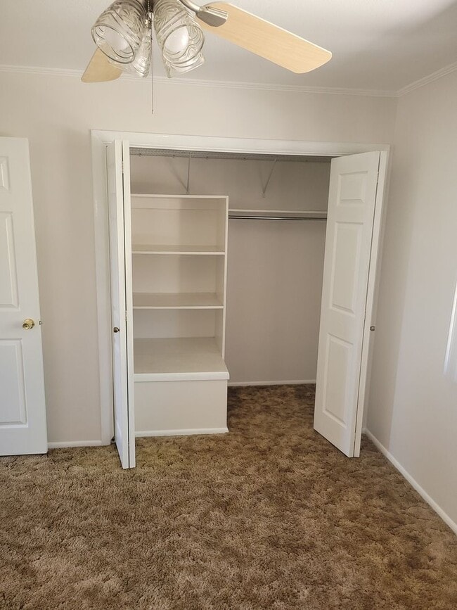 Building Photo - Charming 2 bedroom, 1.5 bathroom