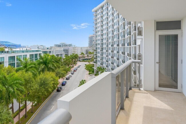Building Photo - 6039 Collins Ave