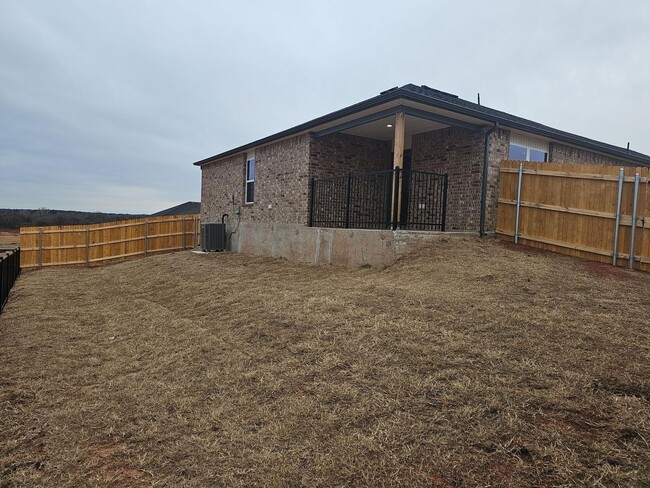 Building Photo - New 3 bedroom 2 bath home in Edmond schools