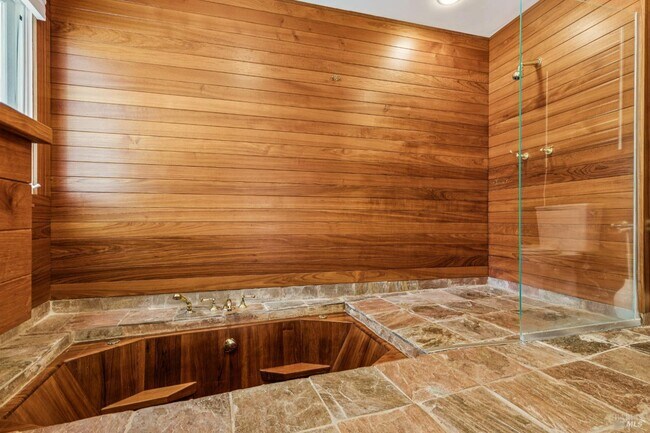 Building Photo - 95 Spring Ln