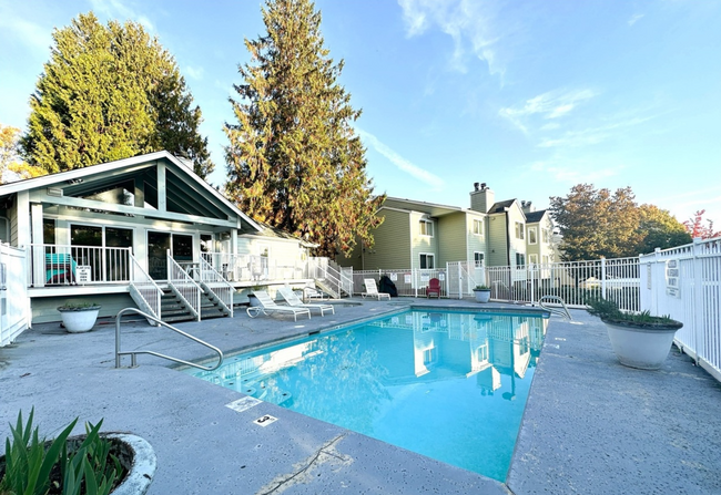 Building Photo - Updated 2 Bed Renton Ridge Condo; A Great ...