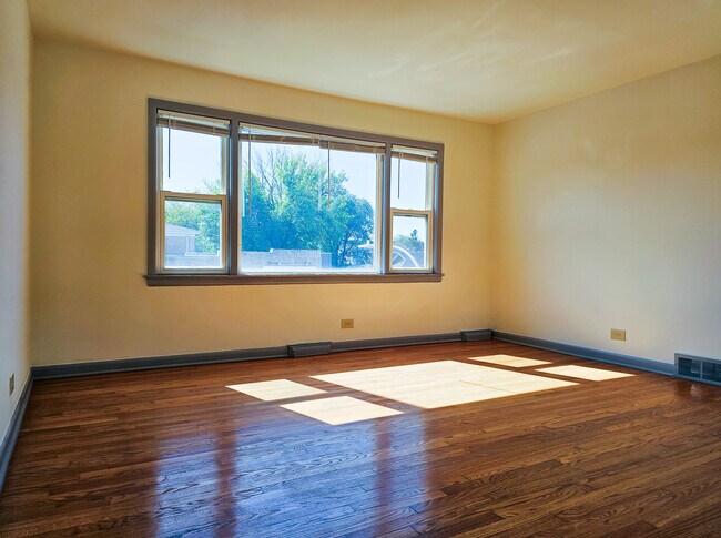 Building Photo - 5950 W Schubert Ave