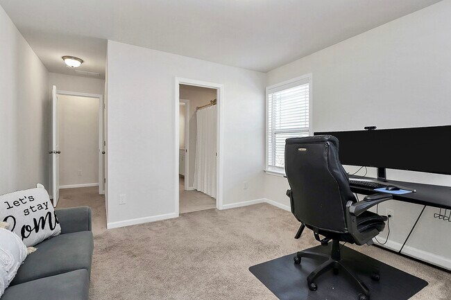 Building Photo - 17022 Carolina Pine Row