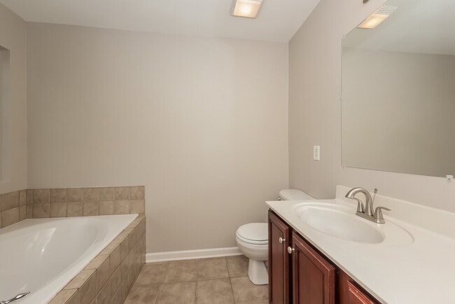 Building Photo - 1500 Saddle View