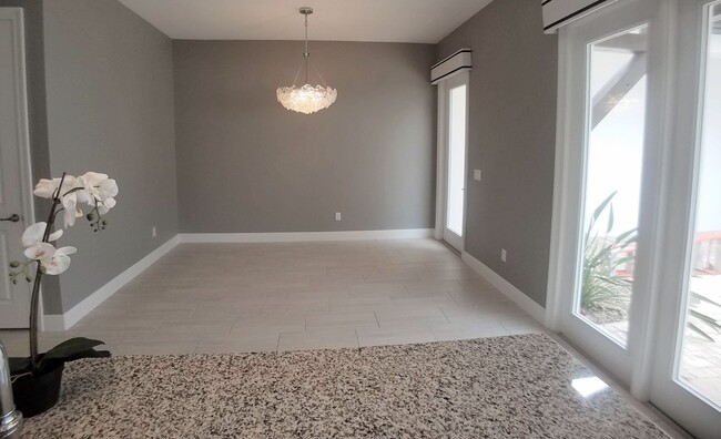 Building Photo - For Rent Stunning Luxury  4/3.5 Townhome i...