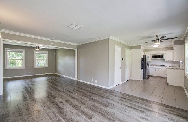 Building Photo - 9410 Highmeadow Dr